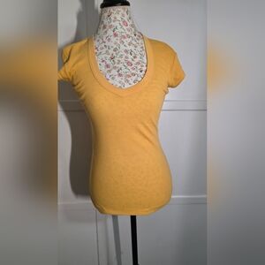 Arizona Jean Company Yellow Fitted Short Sleeve Tee